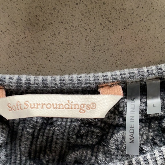 Scrolled Flowy Waffle Top - Picture 3 of 4